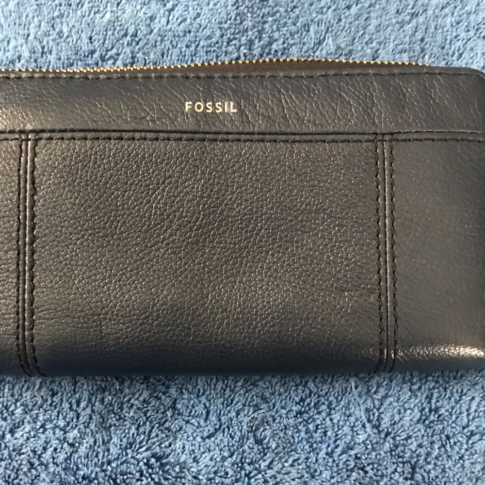 SOLD!!     Navy Jori Zip Leather  Fossil Wallet, Credit Card Holder, Wristlet! - Picture 4 of 6